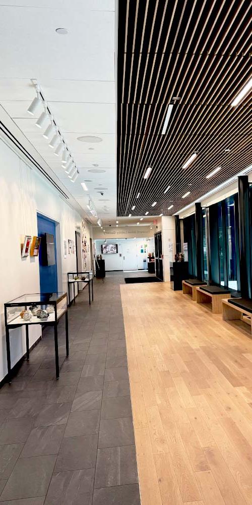 Poly 艺术 center gallery interior